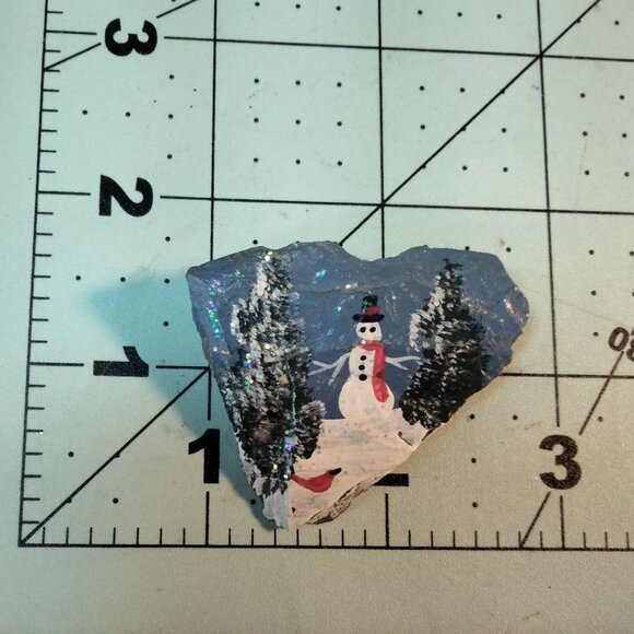 Hand Painted Snowman Scene  Brooch Heart Shaped Slate Stone Glitter Accent OOAK - Picture 4 of 4